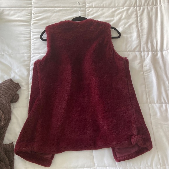 Maroon vest - Picture 2 of 3